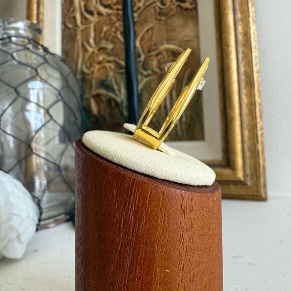 Unsigned 3D Gold Tone Rhinestone Ring 8 - Picture 2 of 6